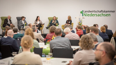 Ehrung der jahrgangsbesten Absolvent/-innen in der Aus- und Fortbildung 2025 am 11.02.2026 in Hannover.