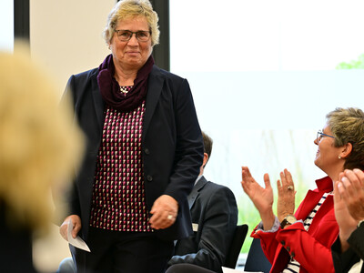 Juliane Pegel, langj&auml;hrige Hauswirtschafts-Expertin der Kammer, w&auml;hrend der &Uuml;bergabe der Meisterbriefe Hauswirtschaft 2025 in Hannover