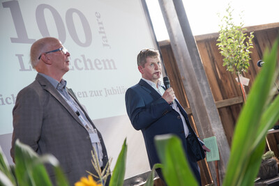 Kammerpr&auml;sident Gerhard Schwetje (li.) und LBZ-Leiter Ulrich Peper bei der Er&ouml;ffnung des Festakts zu 100 Jahren LBZ Echem