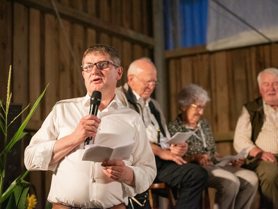 LBZ-Leiter Ulrich Peper im Gespr&auml;ch mit den Zeitzeugen