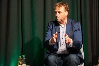 Dr. Albert Hortmann-Scholten (LWK) gab Einblicke in den Ökomarkt. - © Christopher Hanraets Dr. Albert Hortmann-Scholten (LWK) gab Einblicke in den Ökomarkt.