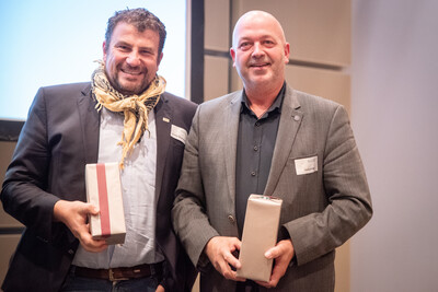 Gesellschaftsabend der Landwirtschaftskammer Niedersachsen am 19.11.2025 in Oldenburg: Die 'Geburtstagkinder' Christian M&uuml;hlhausen (l.) und Hartwig Fr&uuml;hling.