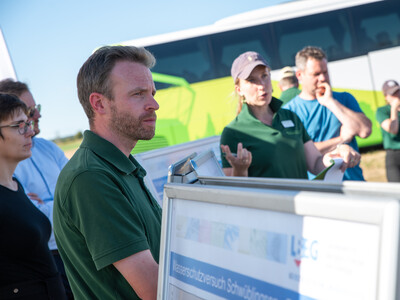 Gerald Burgdorf und Caroline Benecke erläuterten die ersten Ergebnisse aus Schwüblingsen aus pflanzenbaulicher Sicht