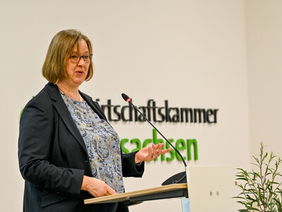 „Frauen sind keine Zuschauerinnen in der Landwirtschaft – Frauen sind Gestalterinnen und oft die Innovationsmotoren auf den Betrieben“, betonte Frauke Patzke, Staatssekretärin im niedersächsischen Agrarministerium.