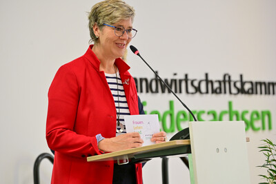 LandFrauen-Pr&auml;sidentin Elisabeth Brunkhorst (Hannover) w&auml;hrend der &Uuml;bergabe der Meisterbriefe Hauswirtschaft 2025 in Hannover.