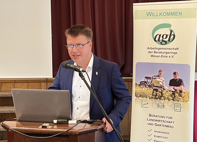 agb-Mitgliederversammlung 2023 in Thüle: Stefan Ortmann, Leiter des Geschäftsbereichs Landwirtschaft, hob die gute Zusammenarbeit zwischen der Landwirtschaftskammer und den Beratungsringen hervor.