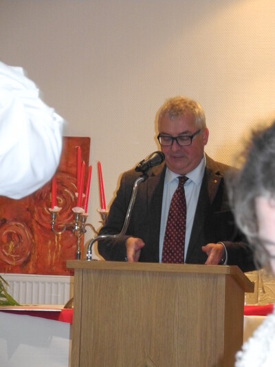 Staatssekretär Beckedorf hält seine Laudatio - © Dr. Hans-Gerd Brunken Staatssekretär Beckedorf hält seine Laudatio