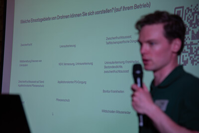 Drohnen-Workshop beim Fach-Event &bdquo;Zwischen Acker und App &ndash; Digitalisierung Ihres Pflanzenbaus&ldquo; auf der Dom&auml;ne Schickelsheim (K&ouml;nigslutter/Kreis Helmstedt).