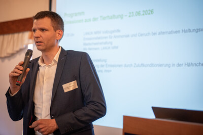 LUFA-Nord-West-Gesch&auml;ftsf&uuml;hrer Dr. Marc-Alexander Lieboldt w&auml;hren der Tagung 'Emissionen aus der Tierhaltung' am 23.06.2026 in Verden.