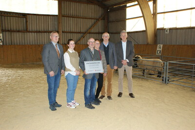 Verleihung des Staatsehrenpreises an Familie Söffker - © LWK Niedersachsen Verleihung des Staatsehrenpreises an Familie Söffker