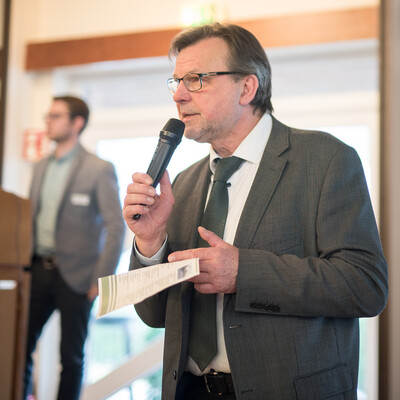 Kammer-Biogasexperte Peter Schünemann-Plag während der 15. Biogastagung der Landwirtschaftskammer Niedersachsen am 28.02.2024 in Verden. - © Wolfgang Ehrecke Kammer-Biogasexperte Peter Schünemann-Plag während der 15. Biogastagung der Landwirtschaftskammer Niedersachsen am 28.02.2024 in Verden.