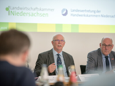 Pressekonferenz der Landesvertretung der Handwerkskammern Niedersachsen e.V. (LHN) und der Landwirtschaftskammer Niedersachsen (LWK) am 24.06.2024 in Hannover-Ahlem zu gemeinsamen Handlungsempfehlungen zur St&auml;rkung des l&auml;ndlichen Raumes.