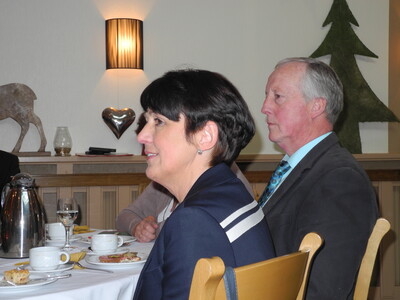 Hildegard und Dieter Schulte verfolgen die Ausführungen des Staatssekretärs - © Dr. Hans-Gerd Brunken Hildegard und Dieter Schulte verfolgen die Ausführungen des Staatssekretärs