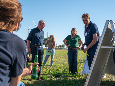 Dr. Knut Meyer (LBEG) informierte &uuml;ber Bodenbeschaffenheit und Funktionsweise des Sickerwasserversuchs