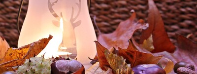 - © pixel2013 / pixabay.com Herbstdeko mit Kerzenglas