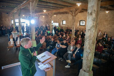 Jobst G&ouml;deke, Leiter des PraxisLabors Digitaler Ackerbau, beim Fach-Event &bdquo;Zwischen Acker und App &ndash; Digitalisierung Ihres Pflanzenbaus&ldquo; auf der Dom&auml;ne Schickelsheim (K&ouml;nigslutter/Kreis Helmstedt).