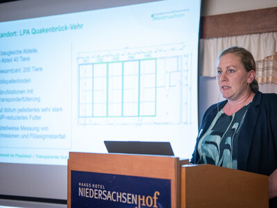 Henrike Jansen (Leiterin Sachgebiet Projekt- und Versuchswesen) als Referentin der Tagung 'Emissionen aus der Tierhaltung' am 23.06.2026 in Verden.