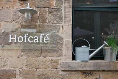 Schild Hofcaf&eacute;