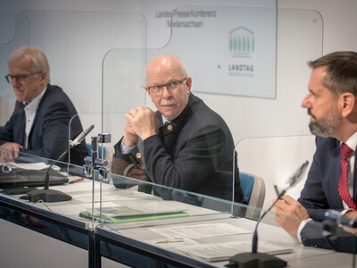 Pressekonferenz der Allianzpartner der Vereinbarung Der Nieders&auml;chsische Weg in Hannover: Am 29.10.2020 wurden die ausgehandelten Eckpfeiler f&uuml;r mehr Natur- und Artenschutz vorgestellt und diese erneut mit einer Unterschrift bekr&auml;ftigt.