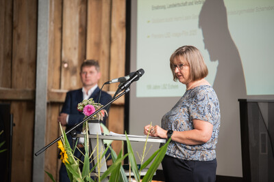 Frauke Patzke, Staatssekret&auml;rin im ML, &uuml;berbrachte die Gl&uuml;ckw&uuml;nsche des Ministeriums