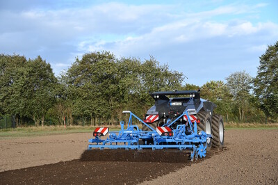 Immer mehr Landmaschinenhersteller setzen auf digitale, autonome L&ouml;sungen f&uuml;r die Feldarbeit. Im Bild das Ergebnis eines Gemeinschaftsprojekts von Krone und  Lemken.