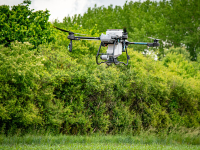 D&uuml;ngemittel aus der Luft: Drohne mit 25 KG Nutzlast (Kopterzentrale) beim Fach-Event &bdquo;Zwischen Acker und App &ndash; Digitalisierung Ihres Pflanzenbaus&ldquo;.