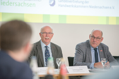 Pressekonferenz der Landesvertretung der Handwerkskammern Niedersachsen e.V. (LHN) und der Landwirtschaftskammer Niedersachsen (LWK) am 24.06.2024 in Hannover-Ahlem zu gemeinsamen Handlungsempfehlungen zur St&auml;rkung des l&auml;ndlichen Raumes.