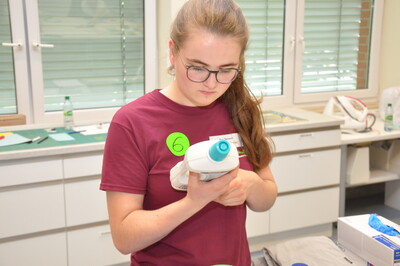 Platz 2 in der Kategorie Hauswirtschaft: Die niedersächsische Starterin Eva Sensen während des Finales des Berufswettbewerbs der deutschen Landjugend am 21.06.2023 in Lüneburg. - © Bund der Deutschen Landjugend Platz 2 in der Kategorie Hauswirtschaft: Die niedersächsische Starterin Eva Sensen während des Finales des Berufswettbewerbs der deutschen Landjugend am 21.06.2023 in Lüneburg.