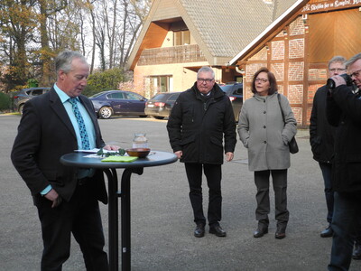 Dieter Schulte begrüßt die Anwesenden - © Dr. Hans-Gerd Brunken Dieter Schulte begrüßt die Anwesenden