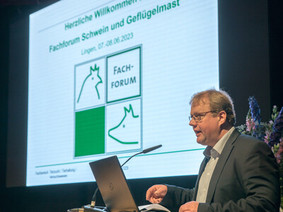 Kammer-Vizepr&auml;sident Hermann Hermeling beim 1. Fachforum Schwein und Gefl&uuml;gelmast in den Emslandhallen in Lingen (07. und 08.06.2023).