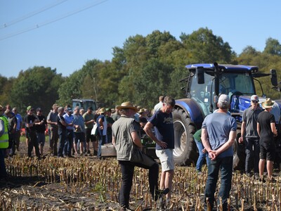 Bei der Maschinenvorf&uuml;hrung &bdquo;Von der Aussaat bis zur Ernte &ndash; Techniken rund um den Maisanbau&ldquo; in Gyhum waren am 7. September 2023 insgesamt 60 Ger&auml;te und Maschinen im praktischen Einsatz zu erleben.