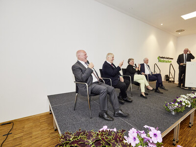 Ehemalige (v.l.): Friedrich Scholten (Ex-Kammerpr&auml;sident), Ex-Agrarminister Hans-Heinrich Ehlen, Ex-Vorstandsmitglied Brigitte Scherb und Ex-Kammerdirektor Hans-Joachim Harms beim Festakt zum 125-j&auml;hrigen Bestehen der LWK am 21.05.2024 in Hannover-Ahlem.