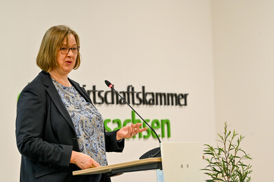 „Frauen sind keine Zuschauerinnen in der Landwirtschaft – Frauen sind Gestalterinnen und oft die Innovationsmotoren auf den Betrieben“, betonte Frauke Patzke, Staatssekretärin im niedersächsischen Agrarministerium.