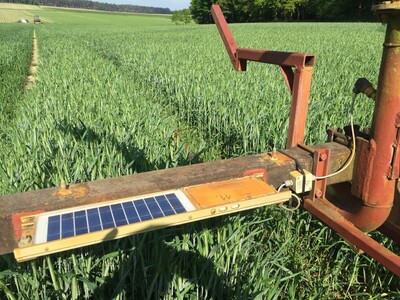 Der Wasserdruck an der D&uuml;se und die Position des Regnerwagens werden laufend an den zentralen Rechner &uuml;bermittelt und sind au&szlig;erdem per Smartphone einsehbar