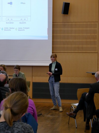 Mareike Beiküfner (HS Osnabrück) stellte am 13.03.2024 Ergebnisse zum grundwasserschutzorientierten ökologischen Landbau vor