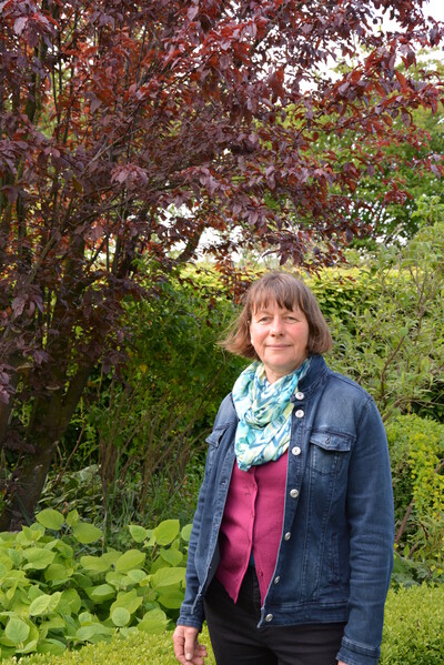 Susanne Teschner hat stets ein offenes Auge für Neues und Schönes. Viele Ideen sammelt sie auf Gartenreisen nach Belgien und in die Niederlande. - © Christiane Rehkamp Susanne Teschner