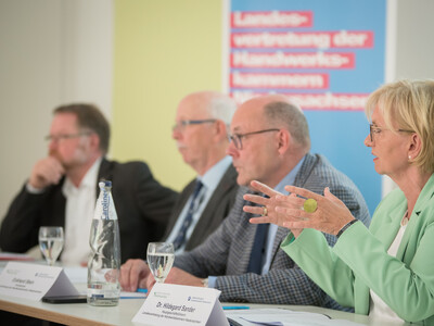 Pressekonferenz der Landesvertretung der Handwerkskammern Niedersachsen e.V. (LHN) und der Landwirtschaftskammer Niedersachsen (LWK) am 24.06.2024 in Hannover-Ahlem zu gemeinsamen Handlungsempfehlungen zur St&auml;rkung des l&auml;ndlichen Raumes.