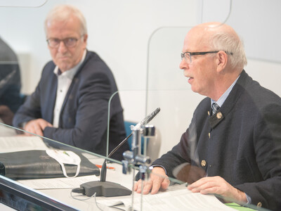 Pressekonferenz der Allianzpartner der Vereinbarung Der Niedersächsische Weg in Hannover: Am 29.10.2020 wurden die ausgehandelten Eckpfeiler für mehr Natur- und Artenschutz vorgestellt und diese erneut mit einer Unterschrift bekräftigt. - © Wolfgang Ehrecke Pressekonferenz der Allianzpartner der Vereinbarung Der Niedersächsische Weg in Hannover: Am 29.10.2020 wurden die ausgehandelten Eckpfeiler für mehr Natur- und Artenschutz vorgestellt und diese erneut mit einer Unterschrift bekräftigt.