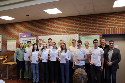 Gruppenfoto der Sieger*innen des Gebietsentscheids in Rostrup - © Niedersächsische Landjugend – Landesgemeinschaft e.V. Gruppenfoto der Sieger*innen des Gebietsentscheids in Rostrup