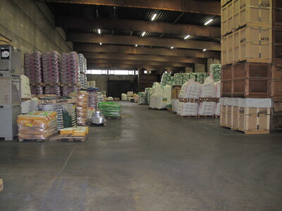 Der Saatgutverbraucher sollte auf eine ordnungsgemäße Verpackung achten. Aussagekräftige Begleitscheine sollten in Bezug auf Reklamation und Dokumentation des Saatgutes aufbewahrt werden. - © Heike Wolters-Becker Der Saatgutverbraucher sollte auf eine ordnungsgemäße Verpackung achten. Aussagekräftige Begleitscheine sollten in Bezug auf Reklamation und Dokumentation des Saatgutes aufbewahrt werden.