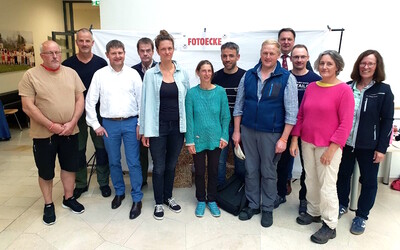 Neuer Bundesverband der Klauenpflegenden mit Unterstützung der LWK: Aktiv sind dort LBZ-Leiter Ulrich Peper (3.v.l.) und Veterinärmediziner Dr. Jörg Willig (7.v.l.).