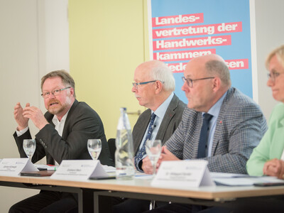 Pressekonferenz der Landesvertretung der Handwerkskammern Niedersachsen e.V. (LHN) und der Landwirtschaftskammer Niedersachsen (LWK) am 24.06.2024 in Hannover-Ahlem zu gemeinsamen Handlungsempfehlungen zur St&auml;rkung des l&auml;ndlichen Raumes.