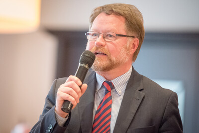 Kammerdirektor Dr. Bernd von Garmissen während der Abschiedsfeier für Dr. Günter Kuhnt, Leiter der Bezirksstelle Oldenburg-Süd.