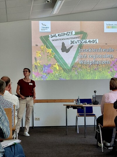 Ortrun Heine stellt das Projekt &bdquo;Insektenfreude &ndash; mit regionalen Wildpflanzen&ldquo; vor