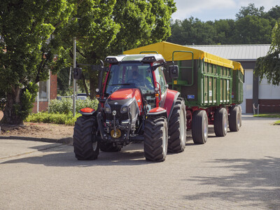 Beim Schleppertest 2022 hat die Landwirtschaftskammer Niedersachsen auf dem Gelände der Deula in Westerstede (Landkreis Ammerland) zehn 100-PS-Traktoren intensiv auf ihre Praxistauglichkeit untersucht.